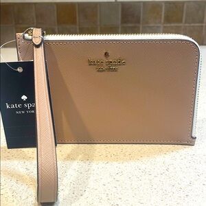 Kate Spade Lucy NWT Bicolor Light Brown & Cream Leather Wristlet MSRP $99
